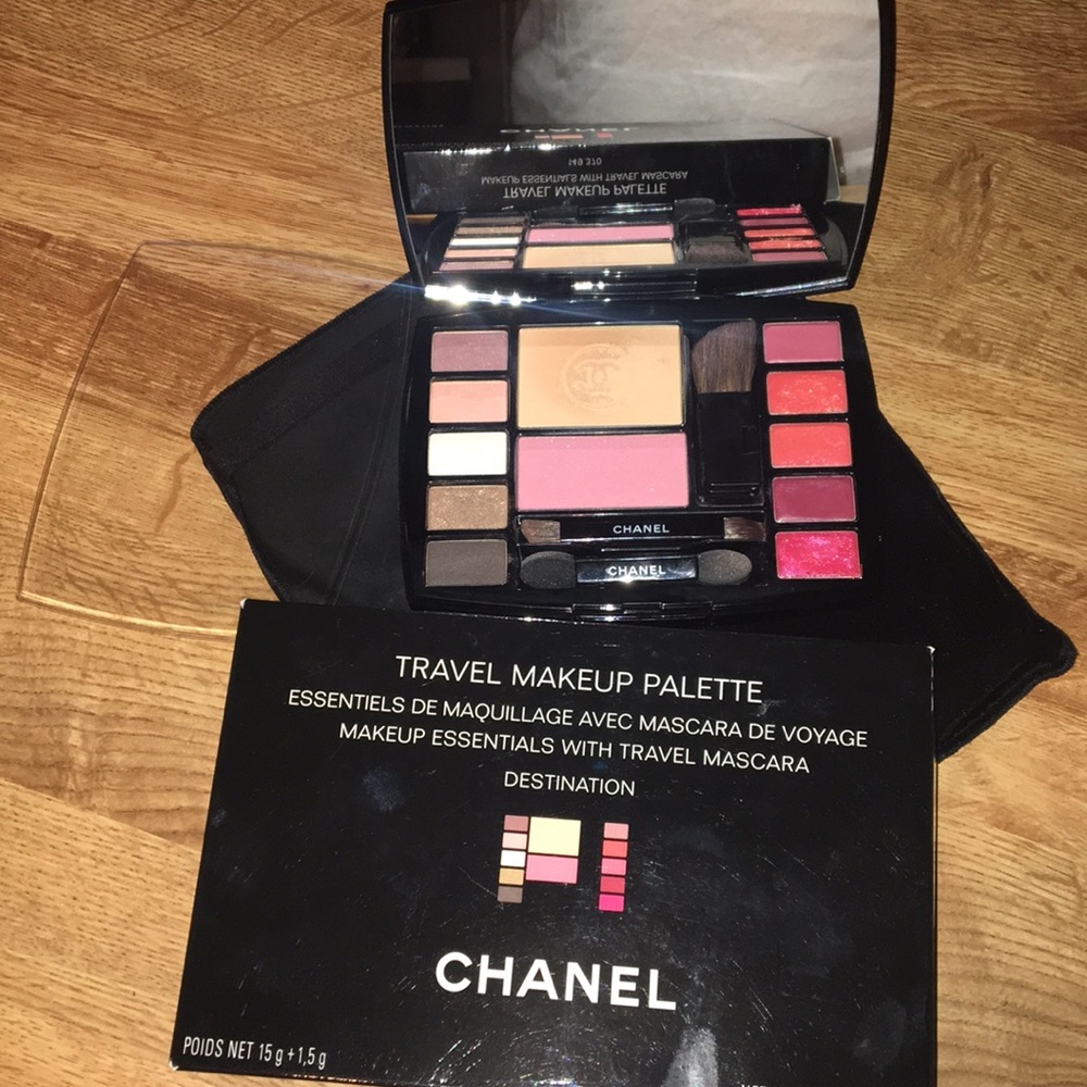 Travel makeup palette Chanel